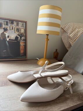 Serra Women’s Cream Pointed-Toe Slingback Flats NEVER WORN